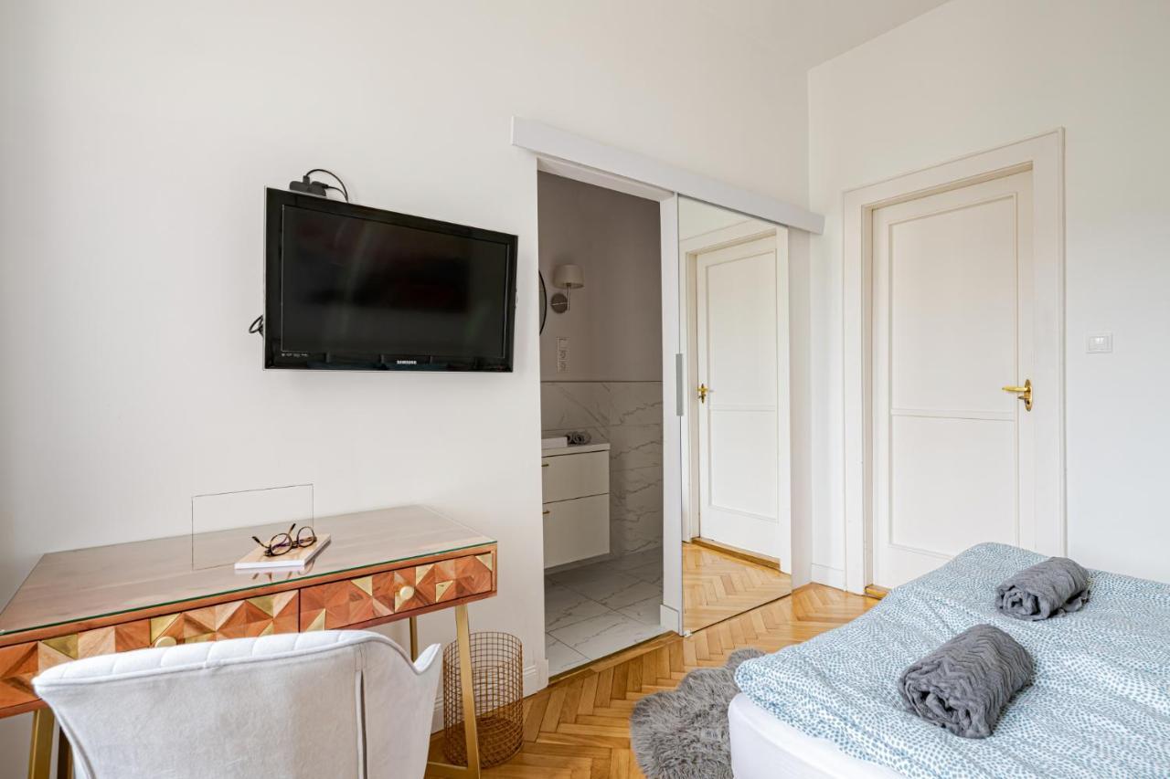 Katie'S Home Parliament Budapest Exterior photo